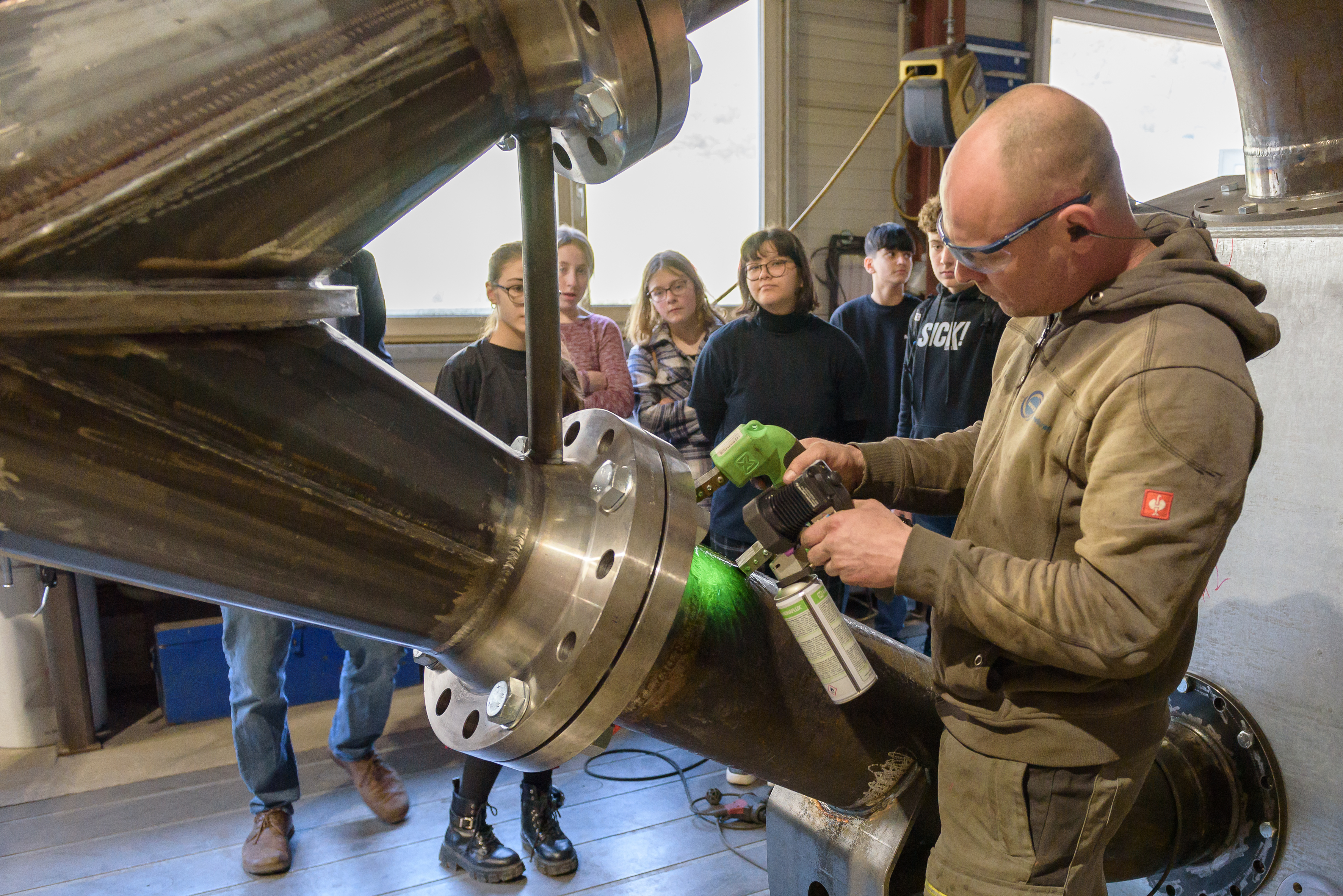 WWS Wasserkraft GmbH in Neufelden bot Besuchern bei der OÖ Job Week 2023  einen authentischen Blick hinter die Kulissen des Betriebes.